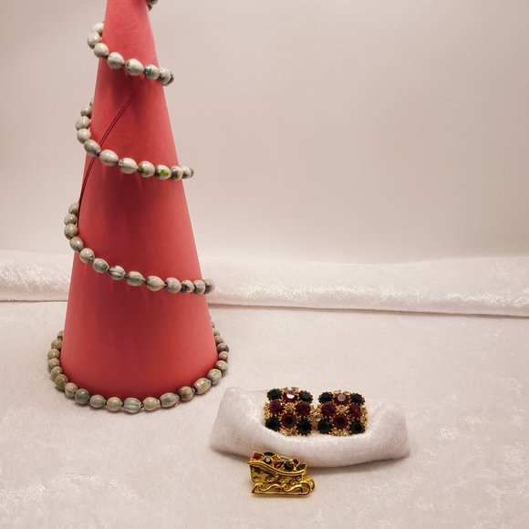 CHRISTMAS HOLIDAY JEWELRY Pins and Earrings set - Picture 1 of 16